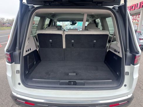 Used 2022 Jeep Wagoneer Series II w/ Flexible Seating Group image 41