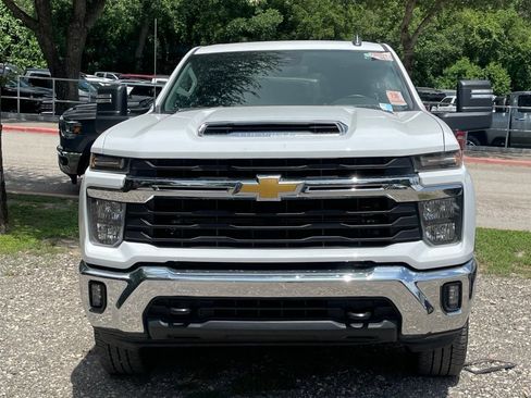 Used 2025 Chevrolet Silverado 2500 LT AWD/4WD image 2