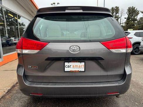 Used 2014 Toyota Sienna L image 6