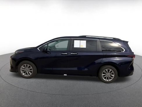 Used 2025 Toyota Sienna XLE FWD image 8