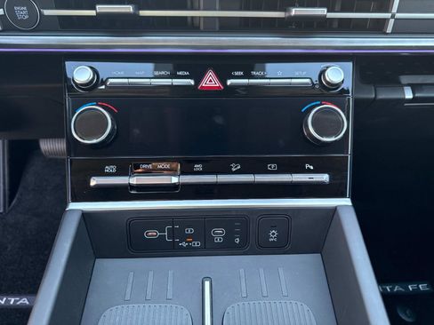 Used 2025 Hyundai Santa Fe Limited image 21
