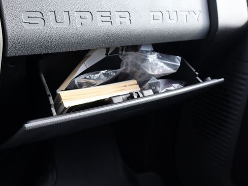 Used 2011 Ford F250 XLT w/ XLT Premium Pkg image 37