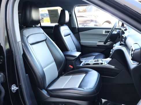 Used 2022 Ford Explorer XLT w/ Equipment Group 202A image 24