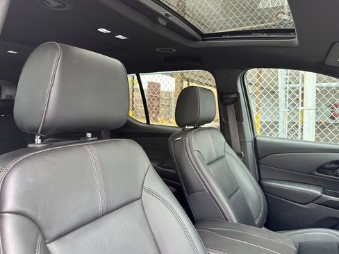 Used 2023 Chevrolet Traverse RS image 19