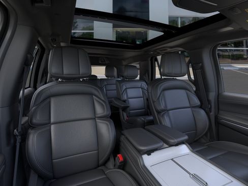 New 2025 Lincoln Navigator Reserve w/ Jet Appearance Package AWD/4WD image 10