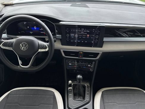 Used 2025 Volkswagen Taos SE FWD image 13