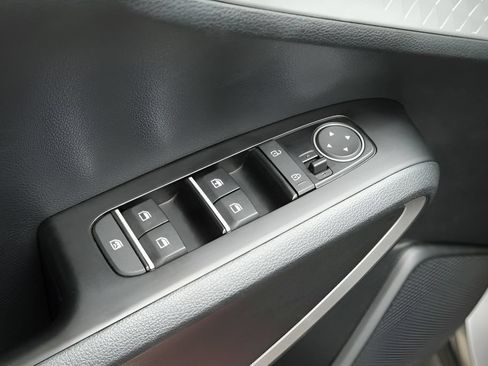 Used 2025 Kia Soul LX FWD image 28