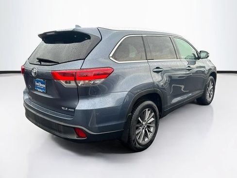 Used 2019 Toyota Highlander XLE AWD/4WD image 7