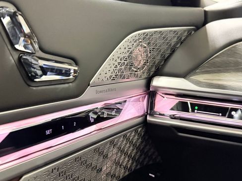 Used 2024 BMW i7 xDrive60 image 31