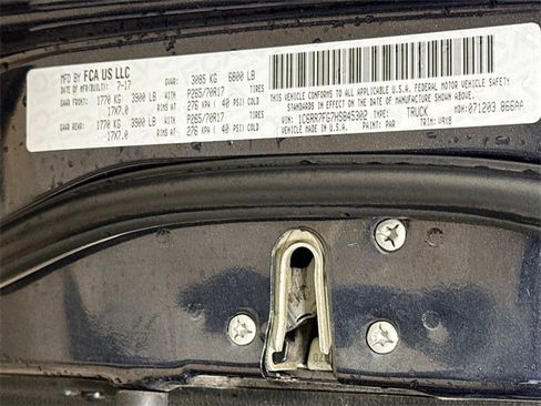 Used 2017 RAM 1500 Express image 28