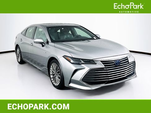 Used 2019 Toyota Avalon Limited image 1