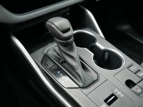 Used 2023 Toyota Highlander L image 24