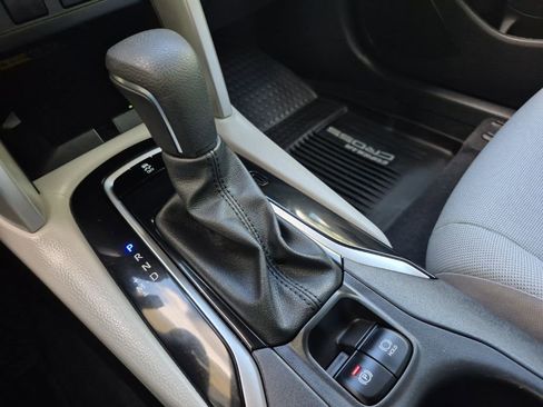 Used 2024 Toyota Corolla Cross LE image 22