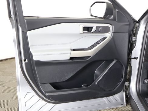 Used 2021 Ford Explorer XLT w/ Equipment Group 202A image 23