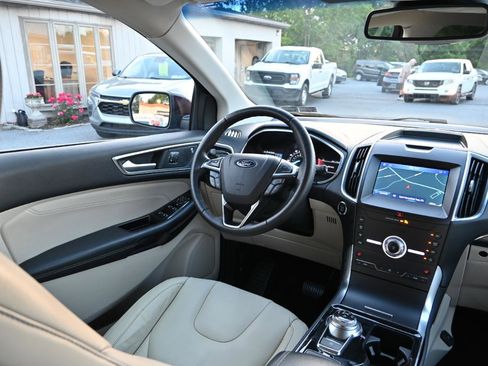 Used 2020 Ford Edge Titanium AWD/4WD image 29