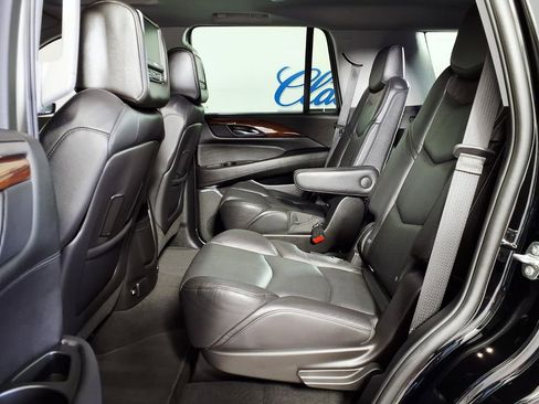 Used 2020 Cadillac Escalade Luxury RWD image 8