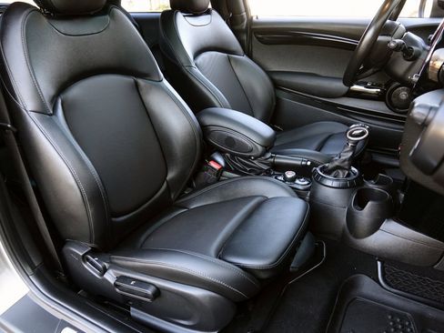 Used 2017 MINI Cooper S image 8