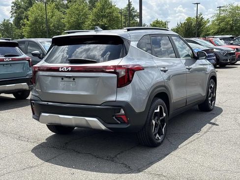 Used 2024 Kia Seltos EX FWD image 2