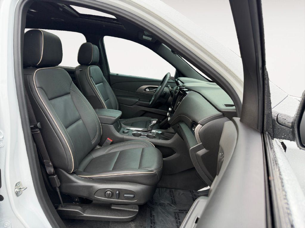 Certified 2023 Chevrolet Traverse Premier w/ Redline Edition AWD/4WD image 25
