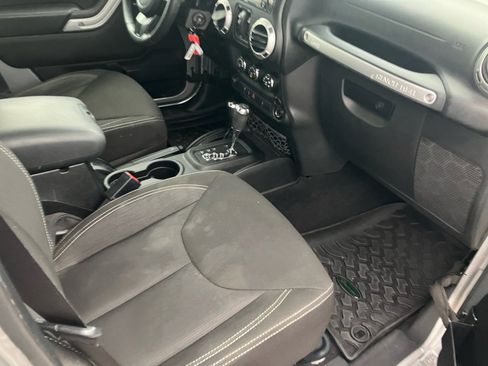 Used 2014 Jeep Wrangler Unlimited Sahara w/ Connectivity Group AWD/4WD image 32