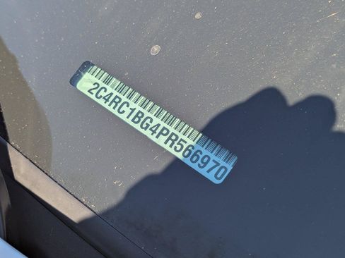 Used 2023 Chrysler Pacifica Touring-L FWD image 43