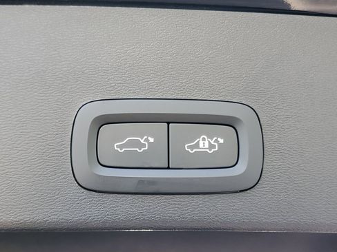 Certified 2025 Volvo XC40 B5 Core AWD/4WD image 10