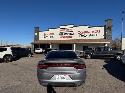 Used 2018 Dodge Charger SXT RWD image 4