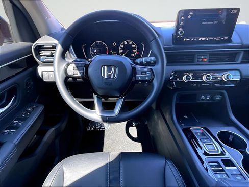 Used 2025 Honda Pilot EX-L image 11