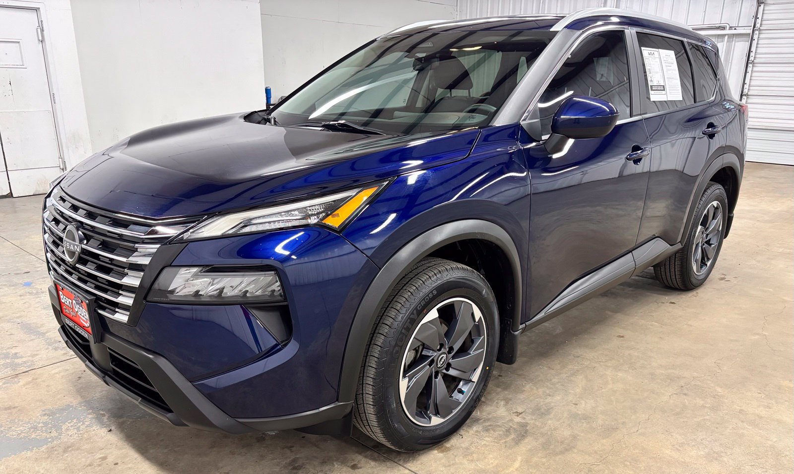 Used 2024 Nissan Rogue SV w/ SV Premium Package FWD image 3
