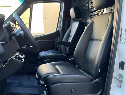 Used 2022 Mercedes-Benz Sprinter 2500 image 31