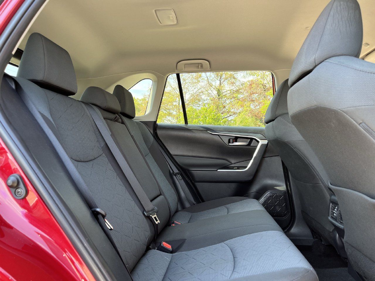 Used 2025 Toyota RAV4 XLE AWD/4WD image 27