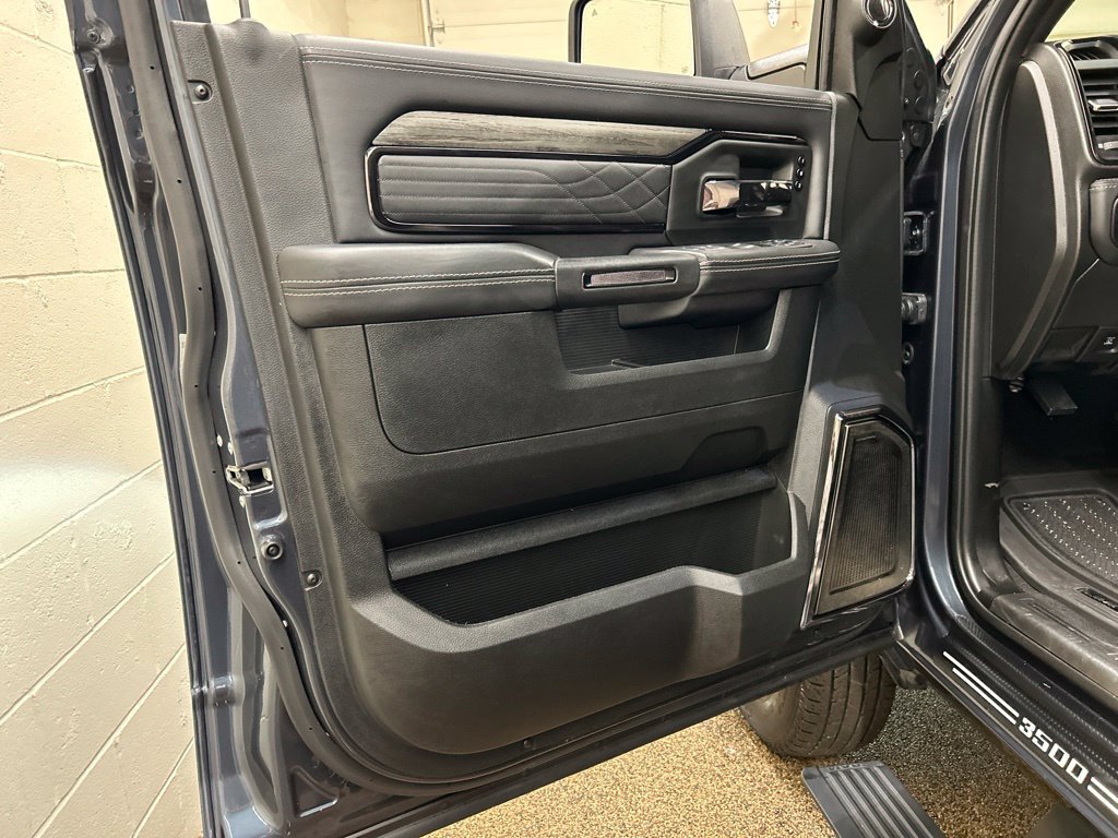 Used 2025 RAM 3500 Limited AWD/4WD image 15