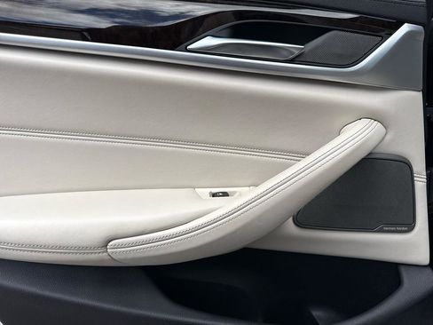 Used 2017 BMW 530i xDrive image 32