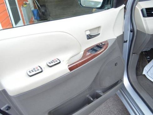 Used 2011 Toyota Sienna XLE w/ XLE Navigation Pkg FWD image 57