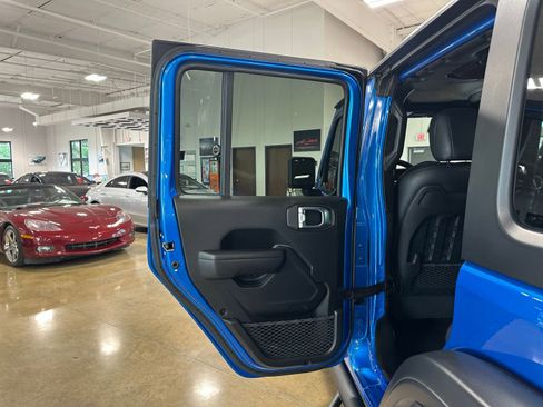 Used 2021 Jeep Wrangler Unlimited Rubicon w/ Xtreme Recon 35" Tire Package AWD/4WD image 38