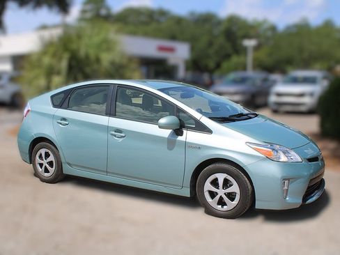 Used 2015 Toyota Prius Four FWD image 4