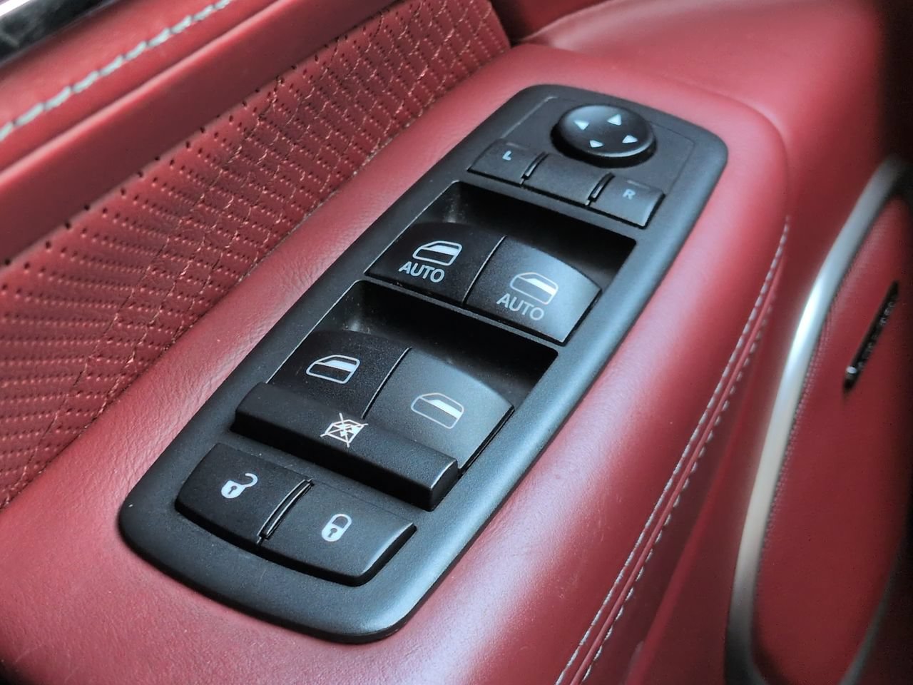 Used 2018 Jeep Grand Cherokee Trackhawk AWD/4WD image 26