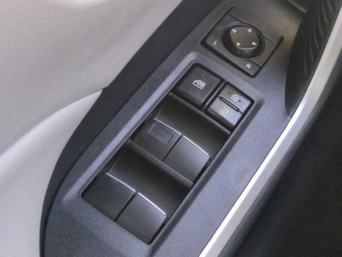 Used 2021 Toyota RAV4 XLE Premium image 23