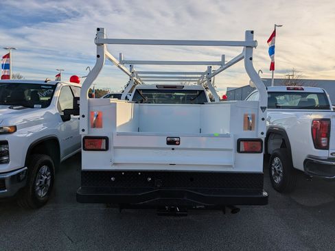 New 2026 GMC Sierra 2500 Pro w/ Convenience Package RWD image 4