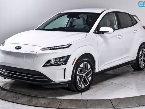 Used 2023 Hyundai Kona SE w/ Cargo Package FWD image 2