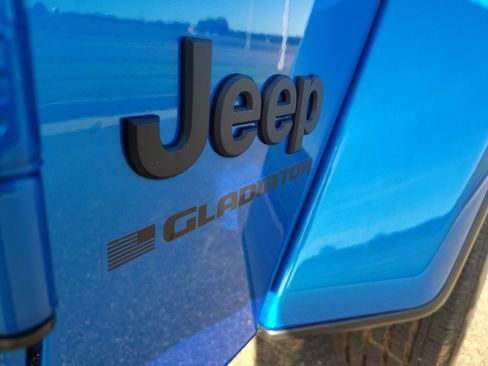 New 2025 Jeep Gladiator Sport w/ Premium Package image 9