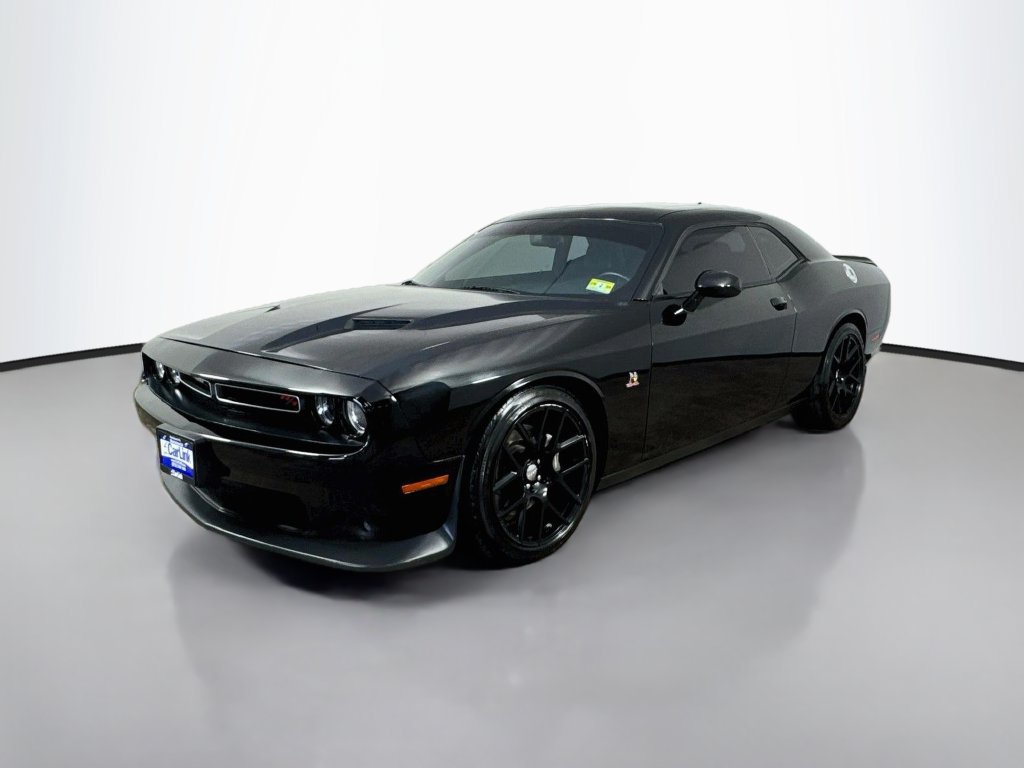 Used 2015 Dodge Challenger R/T Scat Pack w/ Leather Interior Group RWD image 3