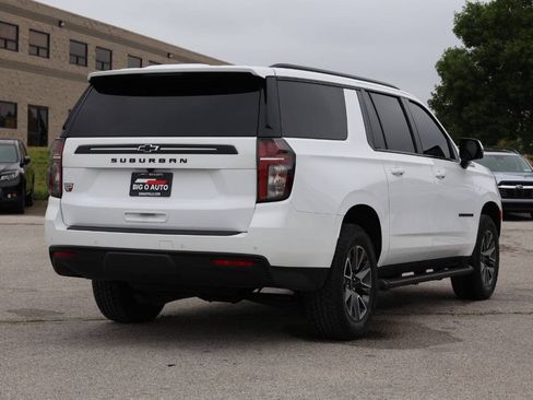 Used 2024 Chevrolet Suburban Z71 w/ Luxury Package AWD/4WD image 9