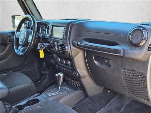 Used 2018 Jeep Wrangler Unlimited Sahara image 21