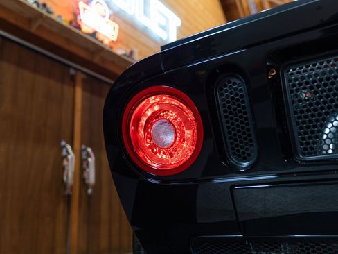 Used 2006 Ford GT image 22