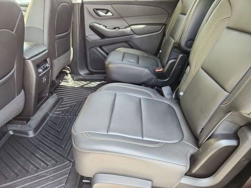 Used 2021 Chevrolet Traverse LT image 23