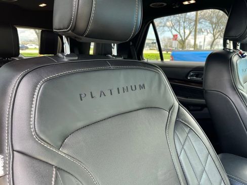 Used 2018 Ford Explorer Platinum image 4