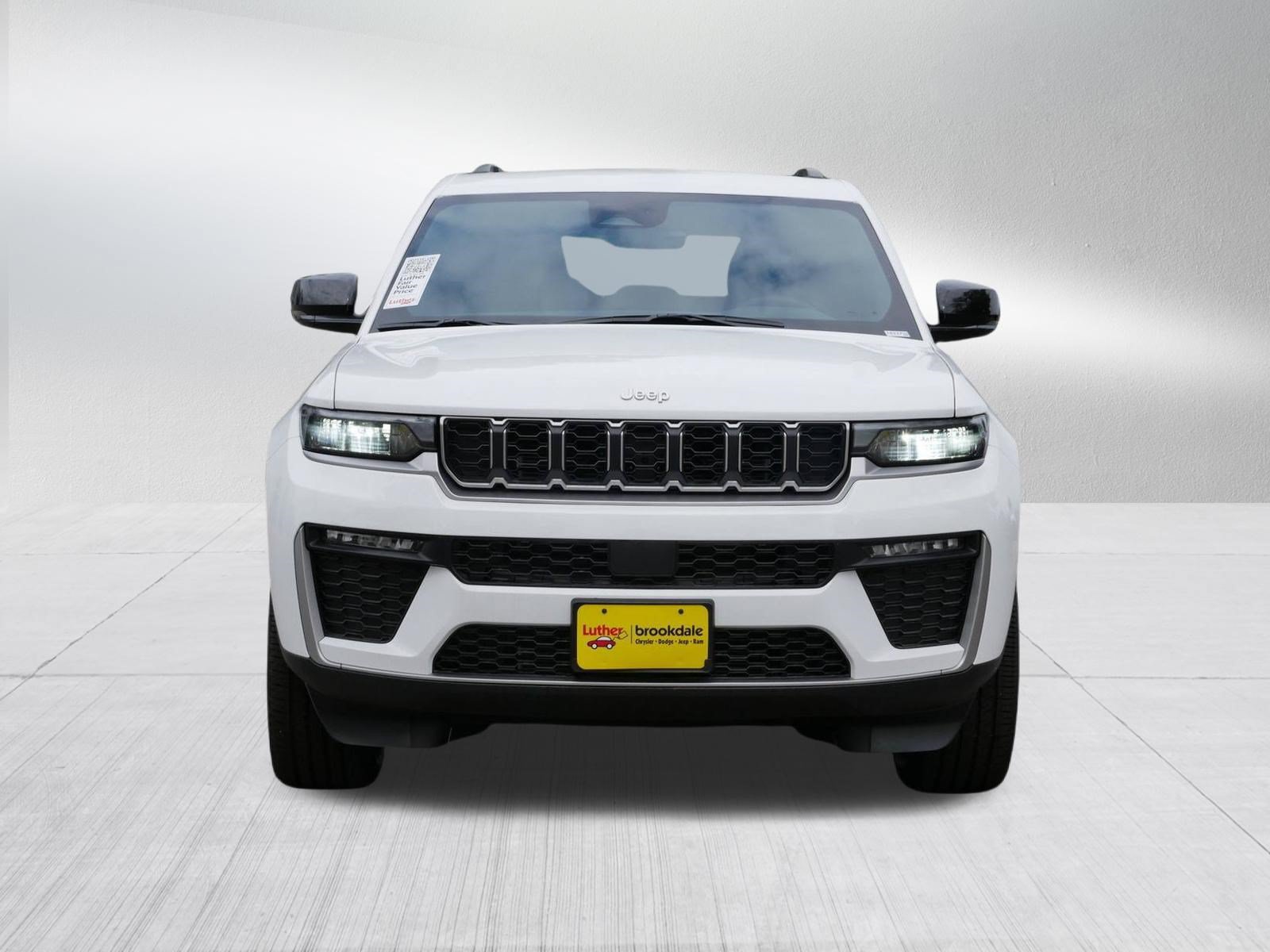 New 2026 Jeep Grand Cherokee Limited w/ Trailer Tow Package AWD/4WD image 2