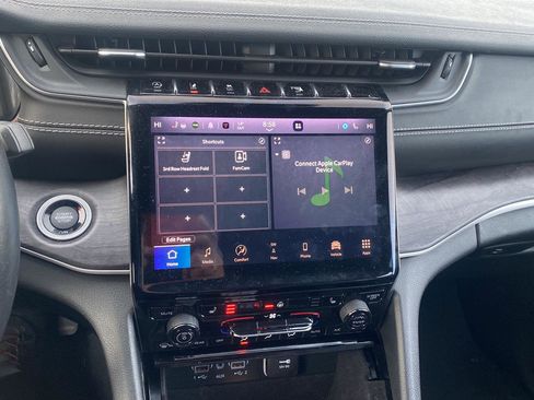 Used 2022 Jeep Grand Cherokee L Limited image 12