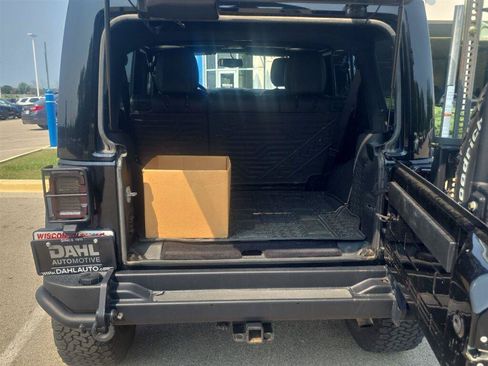Used 2016 Jeep Wrangler Unlimited Rubicon w/ Connectivity Group AWD/4WD image 13